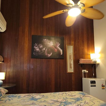 Travellers Paradise Κερνς Εξωτερικό φωτογραφία A room at the hotel