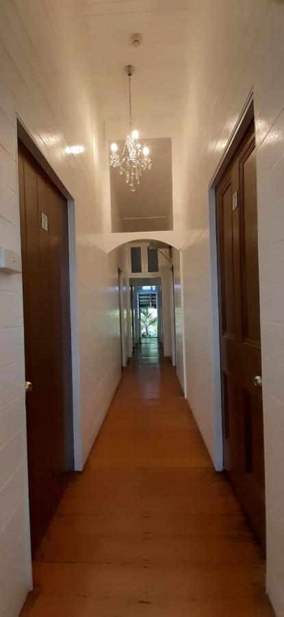 Travellers Paradise Κερνς Εξωτερικό φωτογραφία A typical corridor in a residential building
