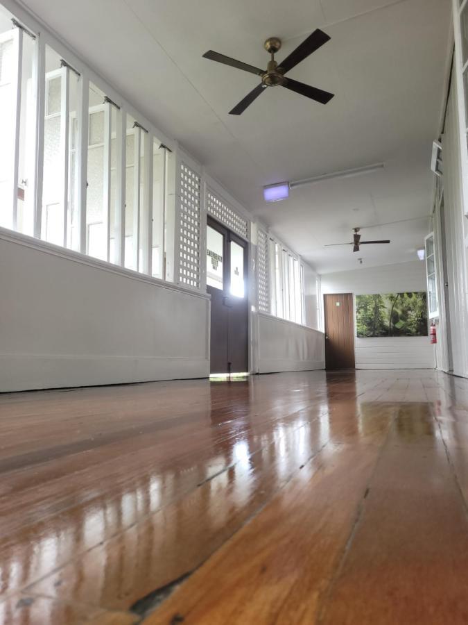Travellers Paradise Κερνς Εξωτερικό φωτογραφία Interior of the school