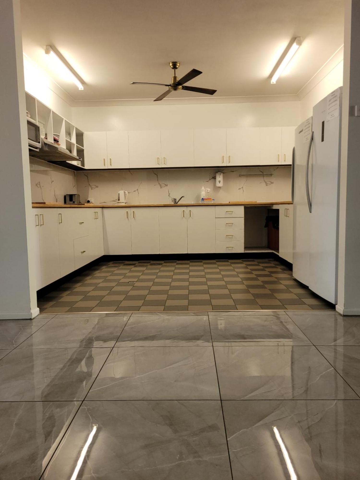 Travellers Paradise Κερνς Εξωτερικό φωτογραφία A kitchen in a typical apartment