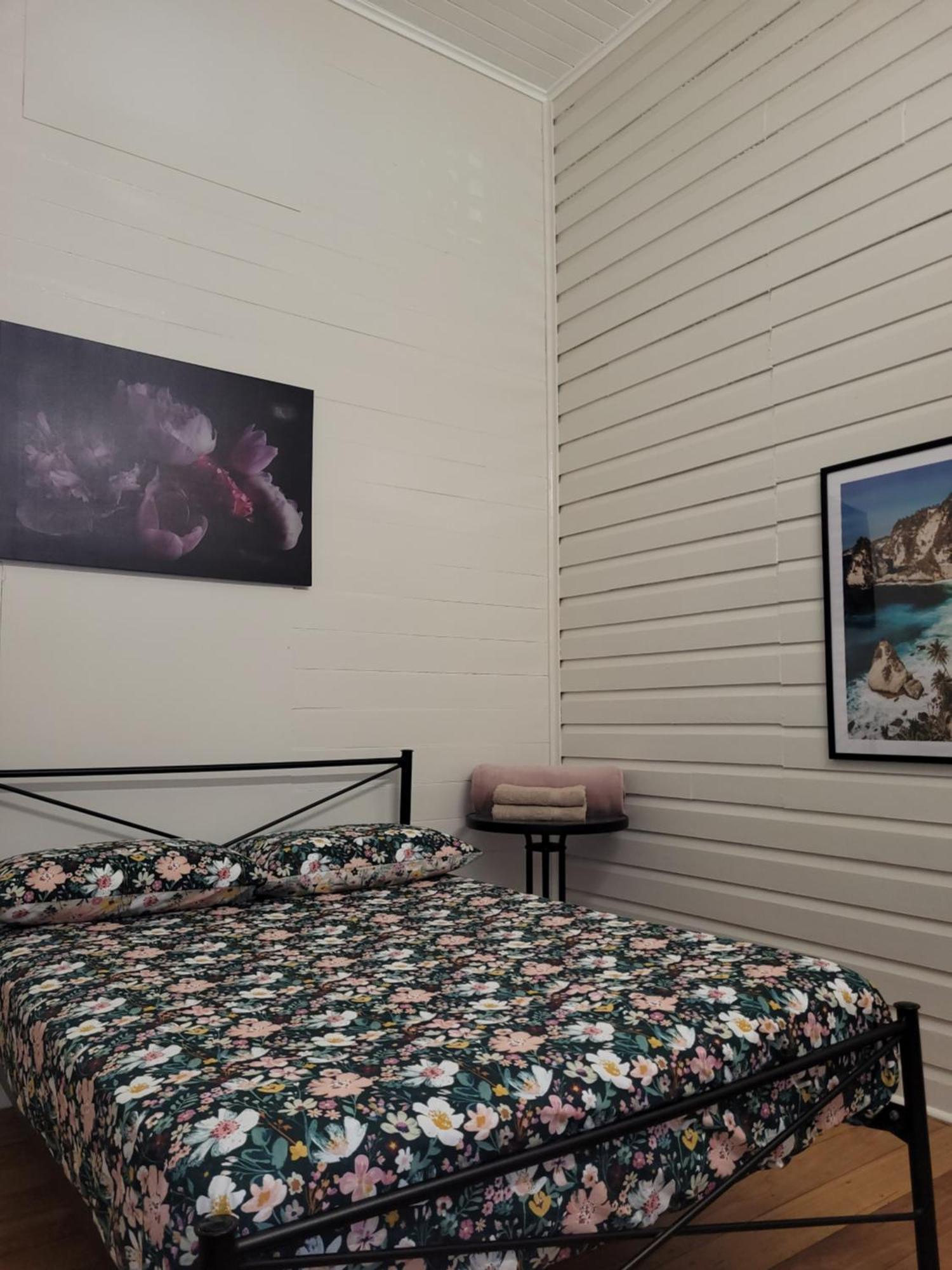 Travellers Paradise Κερνς Εξωτερικό φωτογραφία A bedroom at the hotel