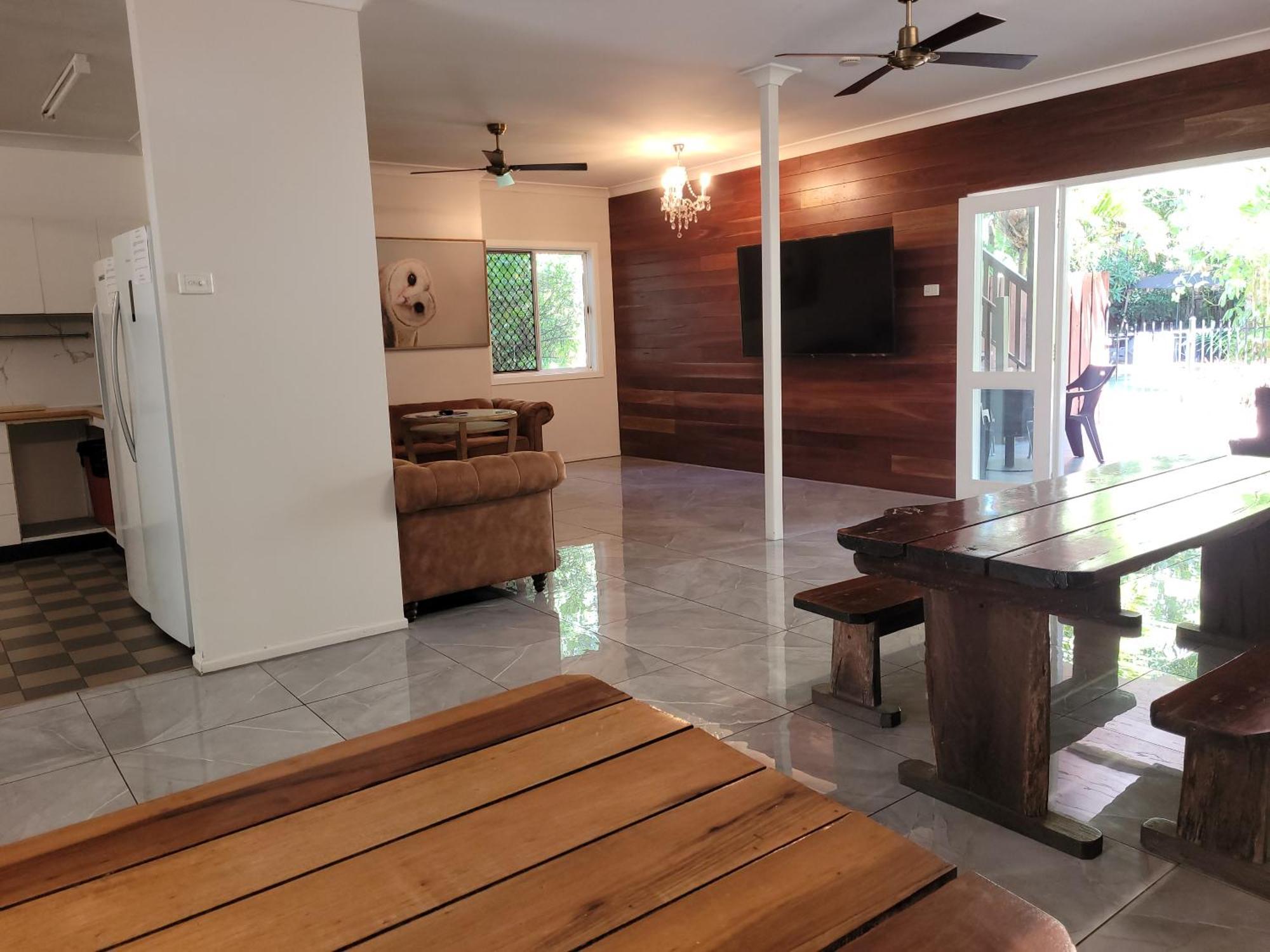 Travellers Paradise Κερνς Εξωτερικό φωτογραφία Interior of the house