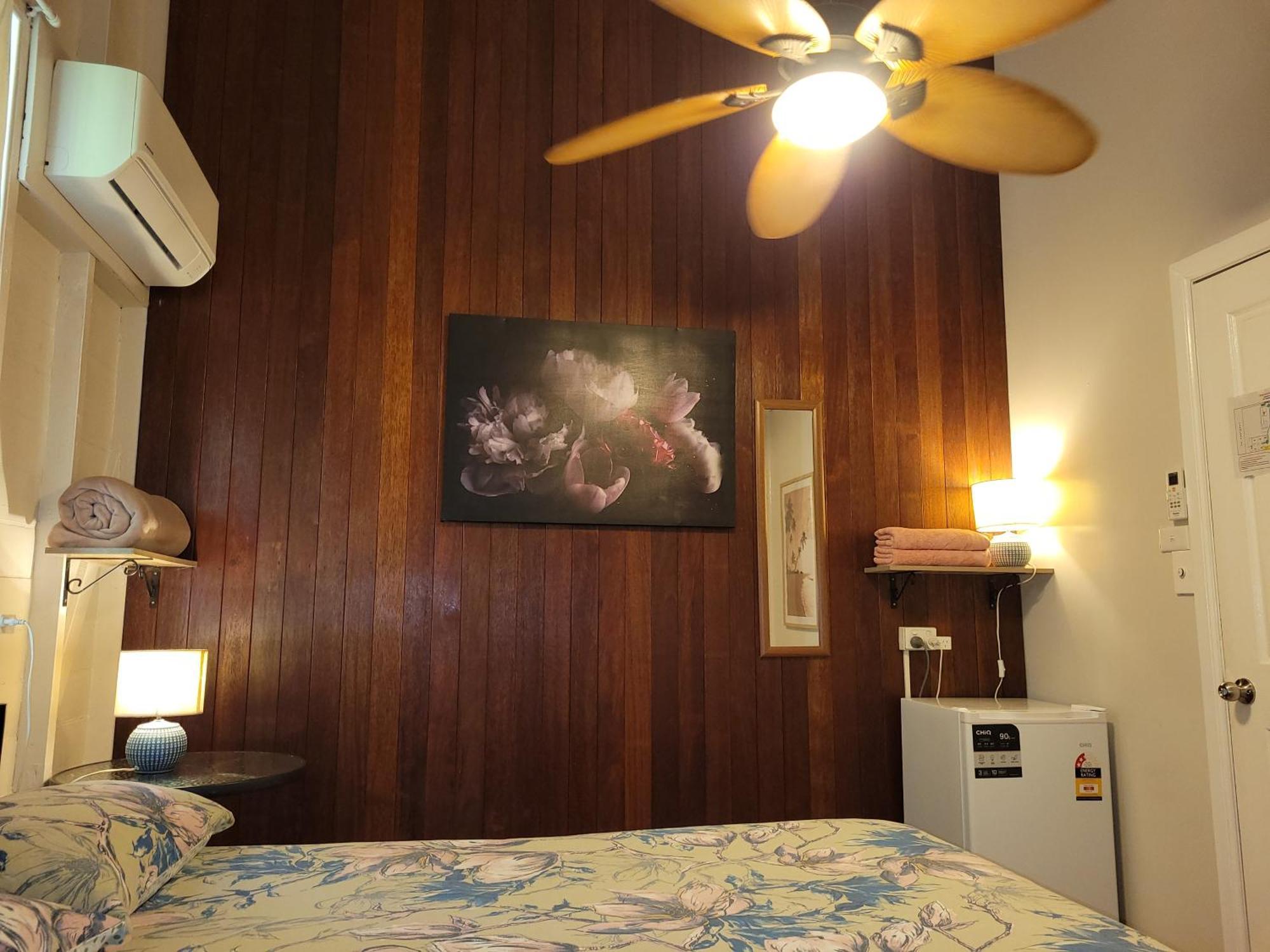 Travellers Paradise Κερνς Εξωτερικό φωτογραφία A room at the hotel