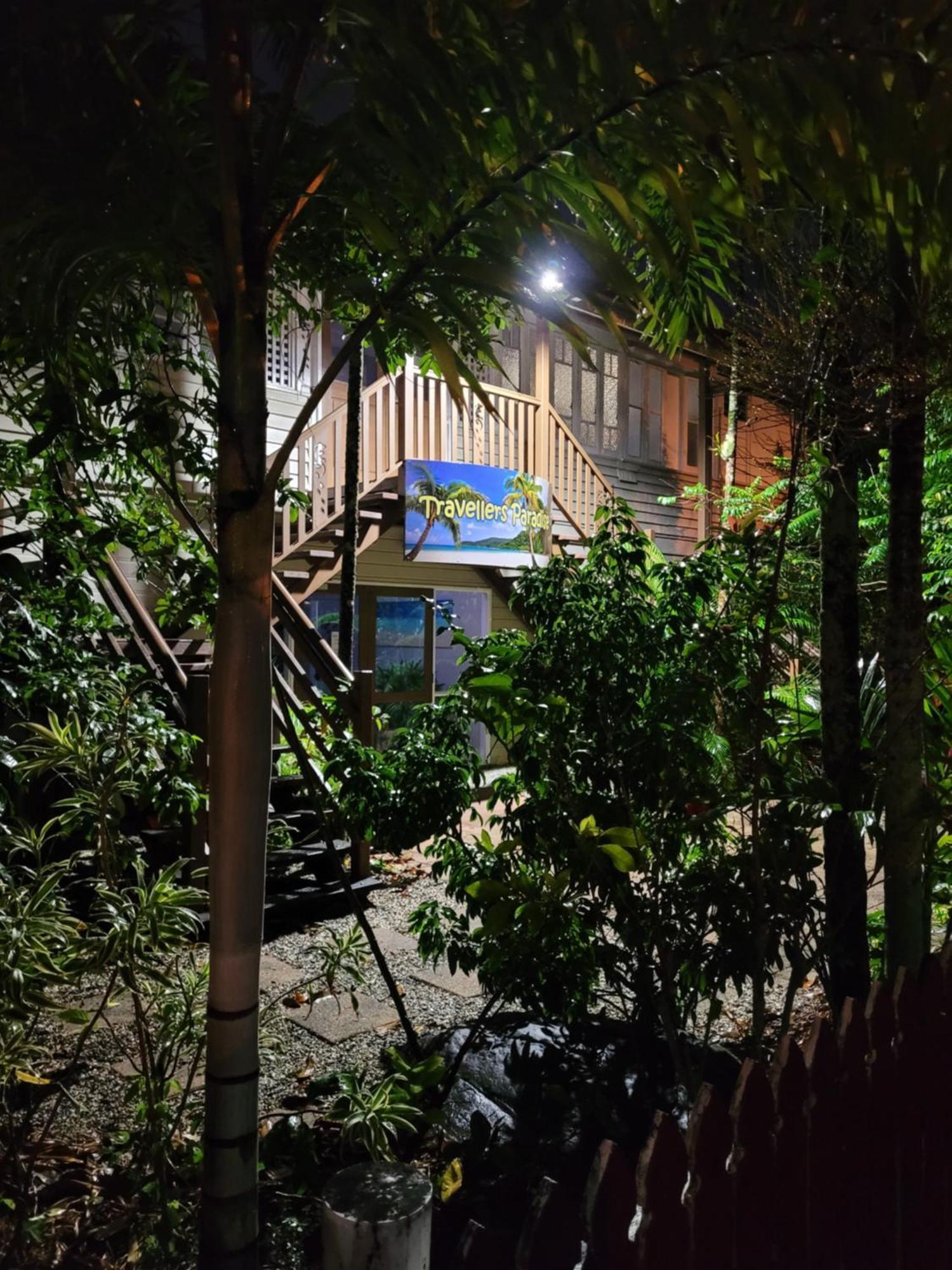 Travellers Paradise Κερνς Εξωτερικό φωτογραφία The Treehouse at the National Museum of Natural History